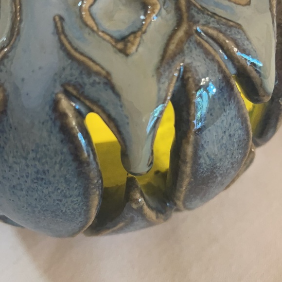 Blue Art Vase - Butterfly Design - Hobby Artist - Picture 5 of 7